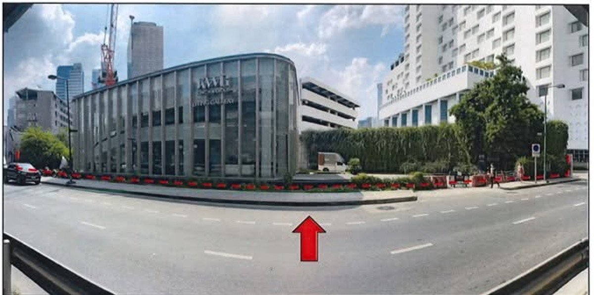 For RentShowroomSiam Paragon ,Chulalongkorn,Samyan : For rent/sale STAND ALONE showroom, next to the main road, Rama 4, opposite Chamchuri and Samyan Mitrtown, close to MRT only 300 meters.
