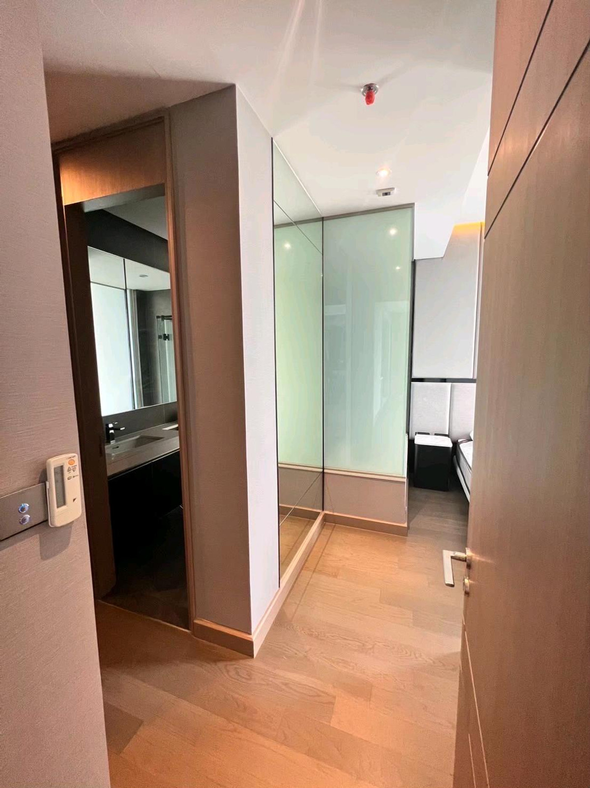 ให้เช่าคอนโดพระราม 9 เพชรบุรีตัดใหม่ RCA : 📌For RENT เช่า | The Esse at Singha Complex - 2BR (70 sqm) 68,000 THB/month