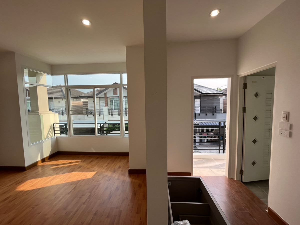 ขายนนทบุรี บางใหญ่ บางบัวทอง : บ้านแฝด หมู่บ้านชิชากร 2 / 3 ห้องนอน (ขาย), Semi - detached house Chichakorn Village 2 / 3 Bedrooms (FOR SALE) AOM082