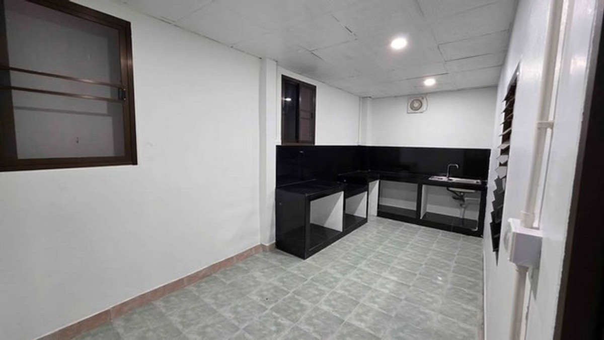 ให้เช่าบ้านโชคชัย4 ลาดพร้าว71 : HR3271ให้เช่าบ้านเดี่ยว 2 ชั้น พื้นที่ใช้สอยกว้างขวางกว่า 260 ตารางเมตร ตั้งอยู่ในหมู่บ้านระเบียงทอง 4 ซอยนาคนิวาส 44