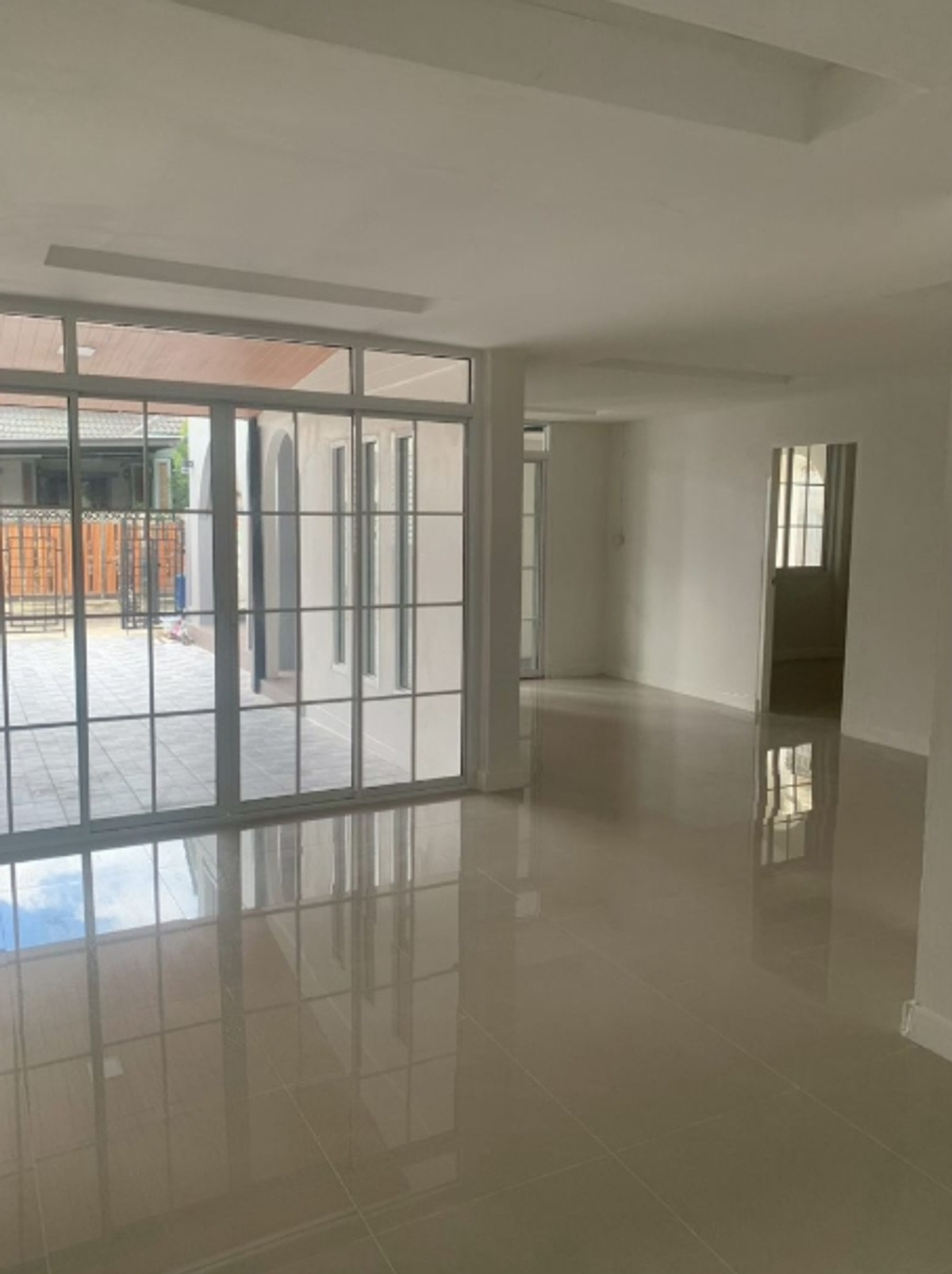 ขายบ้านลาดพร้าว101 แฮปปี้แลนด์ : ขายบ้านเดี่ยว 2 ชั้น เนื้อที่ 53 ตรว. หมู่บ้านโชคชัย คลองจั่น  ถนนนวมินทร์ 81 แยก 3-27 แขวงนวมินทร์ เขตบึงกุ่ม ใกล้ถนนสายหลักหลายสาย เดอะมอลล์ บางกะปิ ตลาดสดอินทารักษ์ มหาวิทยาลัยรามคำแหง ใกล้ นิด้า