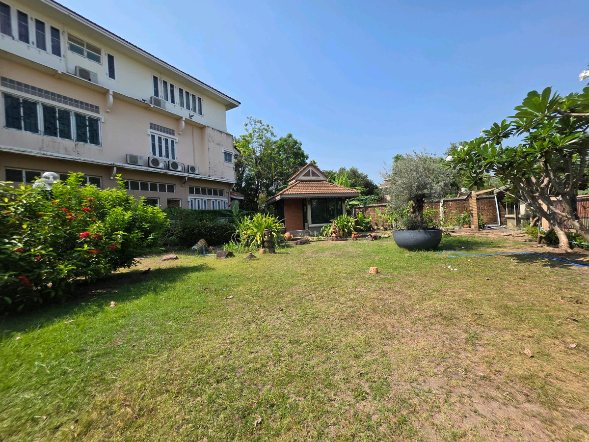 For SaleHouseMin Buri, Romklao : Urgent sale! Single house in Chaiyaphruek 1 Village, Khum Klao Road. Extra large plot