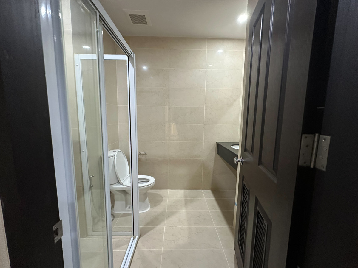 For RentCondoSukhumvit, Asoke, Thonglor : For rent: The Cadogan Private Residence, wide space, very good price, in the heart of the city, convenient to travel.