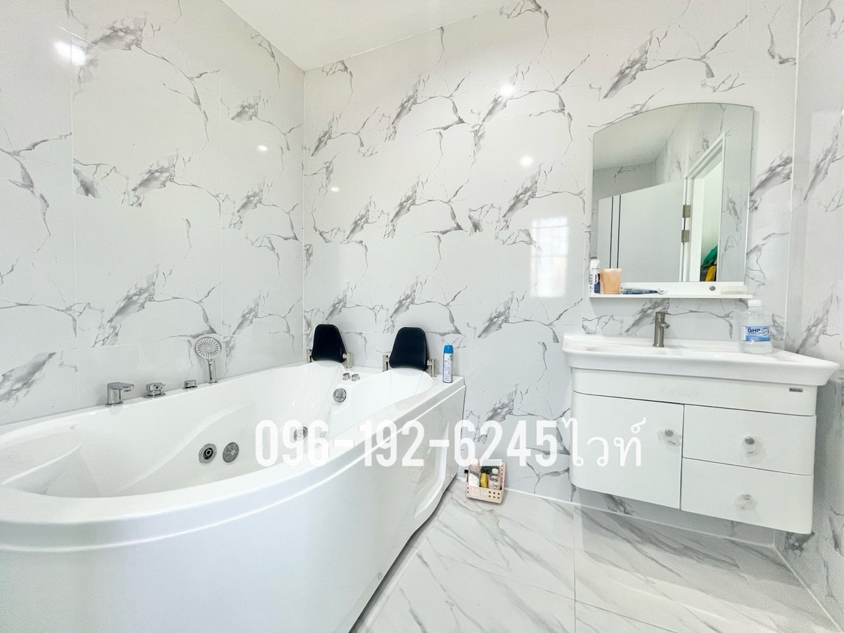 ขายบ้านเกษตร นวมินทร์ ลาดปลาเค้า : ขายบ้าน นวมินทร์ 24 บ้านเดี่ยวนวมินทร์ จอดรถ 5 คัน แถมโซล่าเซลล์ ประหยัดค่าไฟ