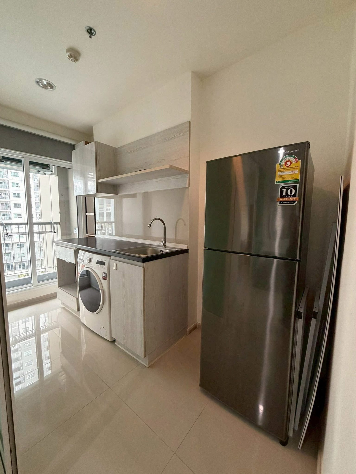 For RentCondoSamut Prakan,Samrong : PFD-08109 For rent Aspire Erawan, next to BTS Chang Erawan.