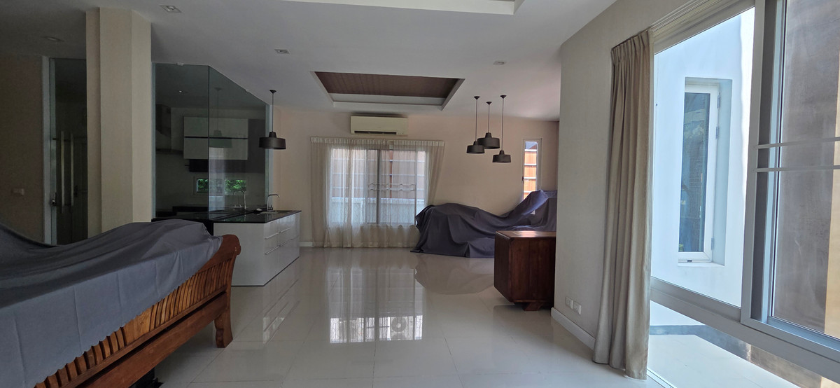 ขายบ้านบางนา แบริ่ง ลาซาล : บ้านเดี่ยวหลังมุม พื้นที่ใหญ่ ใกล้ Mega Bangna เพียง 1 กม. เหมาะกับครอบครัวที่ต้องการบ้านกว้าง ทำเลดี ใกล้โรงเรียนนานาชาติและทางด่วน เดินทางสะดวก