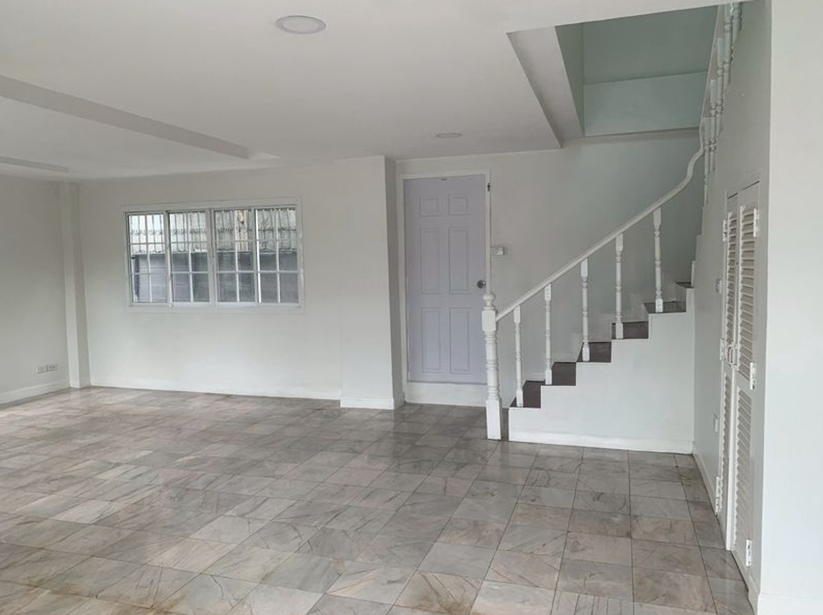 ขายบ้านลาดพร้าว101 แฮปปี้แลนด์ : ขายบ้านเดี่ยว 2 ชั้น เนื้อที่ 53 ตรว. หมู่บ้านโชคชัย คลองจั่น  ถนนนวมินทร์ 81 แยก 3-27 แขวงนวมินทร์ เขตบึงกุ่ม ใกล้ถนนสายหลักหลายสาย เดอะมอลล์ บางกะปิ ตลาดสดอินทารักษ์ มหาวิทยาลัยรามคำแหง ใกล้ นิด้า