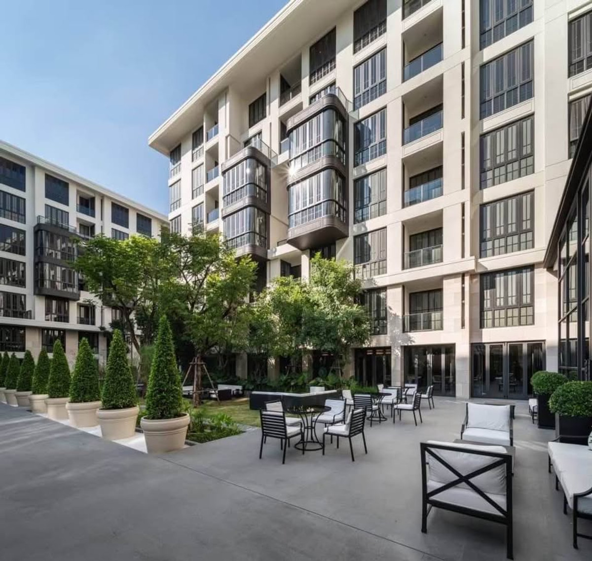 For RentCondoSukhumvit, Asoke, Thonglor : RC032226 Condo fully furnished for rent at The Reserve Sukhumvit 61 near BTS Ekkamai.