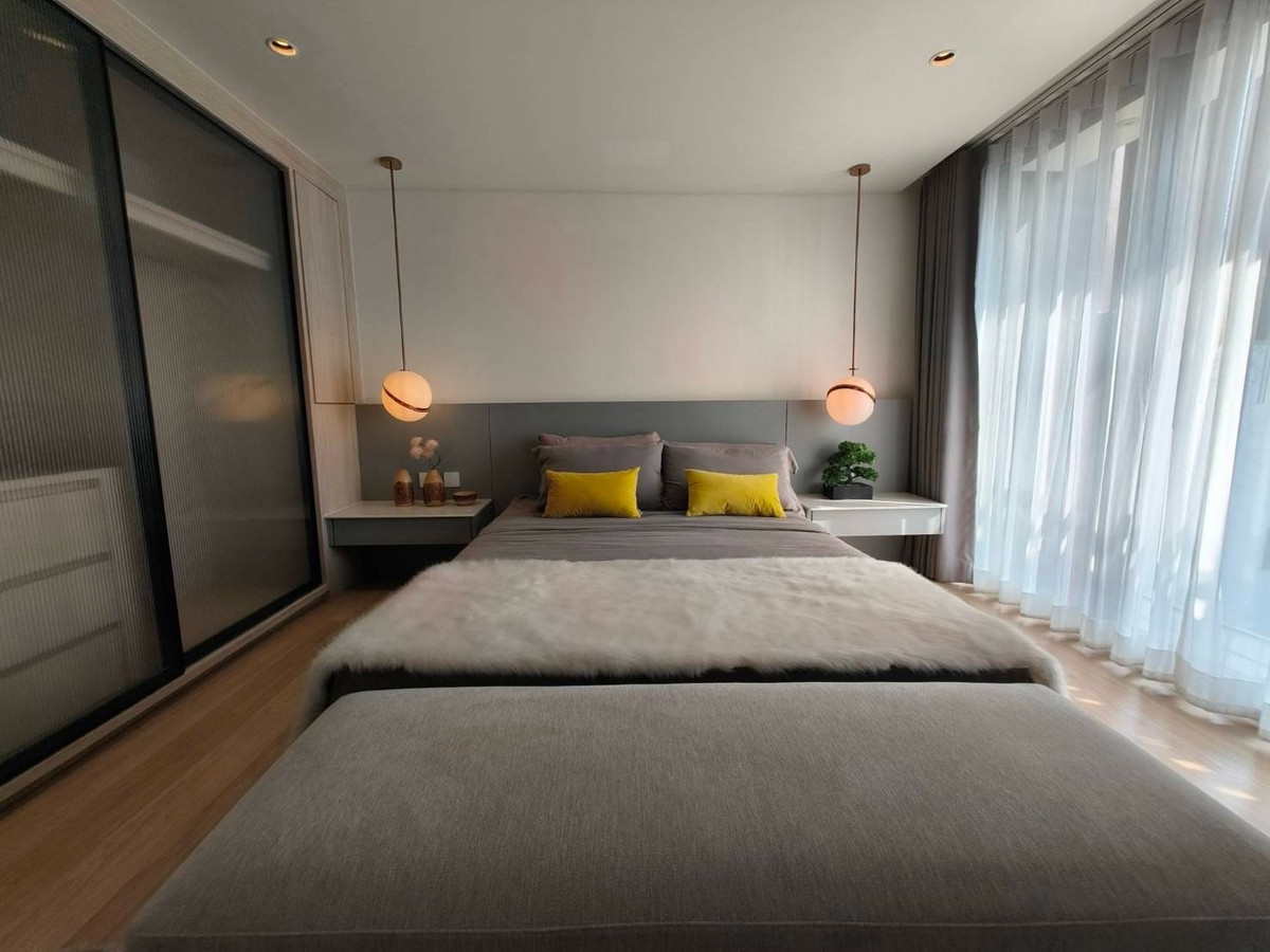 Home OfficeRamkhamhaeng, Hua Mak : For rent/sale, luxury home office, Town in Town, superior design, highest quality, work, live broadcast, edit clips, meeting the office needs of the new generation. With accommodation Parking for up to 6 cars.