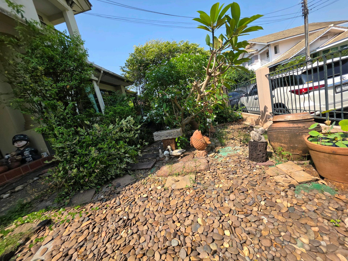 For SaleHouseMin Buri, Romklao : Urgent sale! Single house in Chaiyaphruek 1 Village, Khum Klao Road. Extra large plot