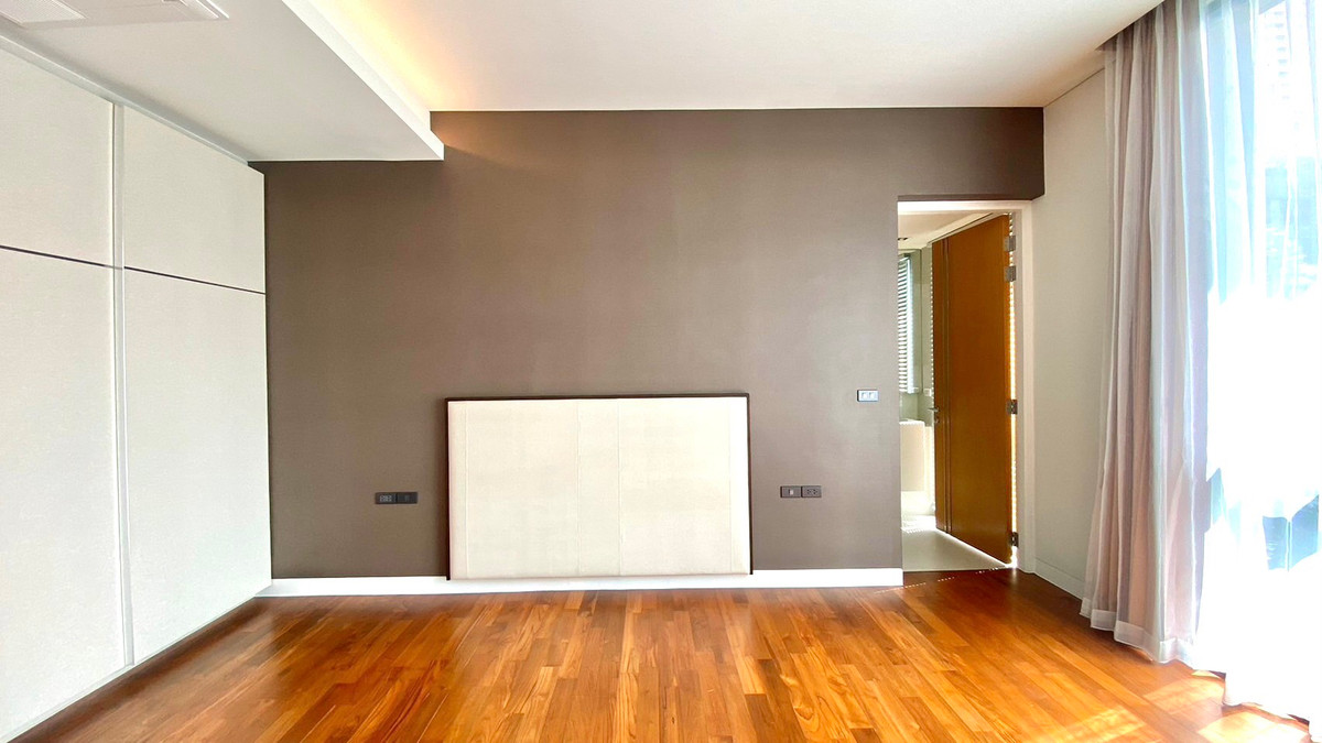 For RentCondoSukhumvit, Asoke, Thonglor : Condo for rent Domus 18, 3 bedrooms, 250 sq m, Sukhumvit-Asoke area, near BTS Asoke.