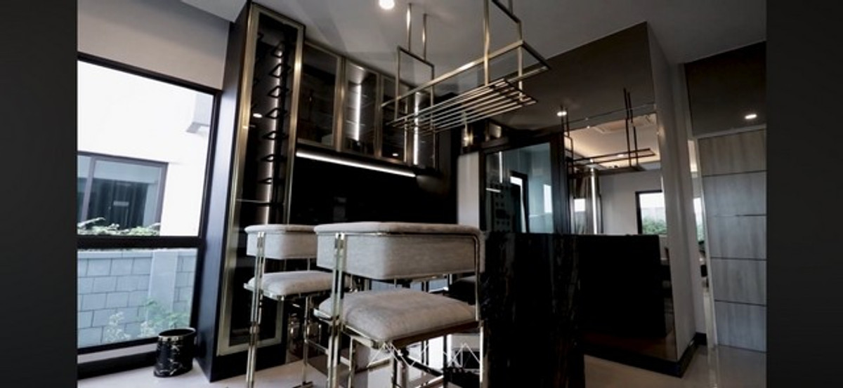 ให้เช่าบ้านพัฒนาการ ศรีนครินทร์ : HR3279ให้เช่าบ้านหรูหลังมุม The City พระราม 9 – กรุงเทพกรีฑา ตกแต่งสไตล์ Luxury Built-in ทั้งหลัง 