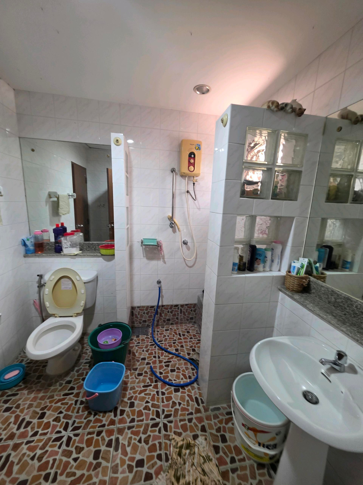 For SaleHouseMin Buri, Romklao : Urgent sale! Single house in Chaiyaphruek 1 Village, Khum Klao Road. Extra large plot