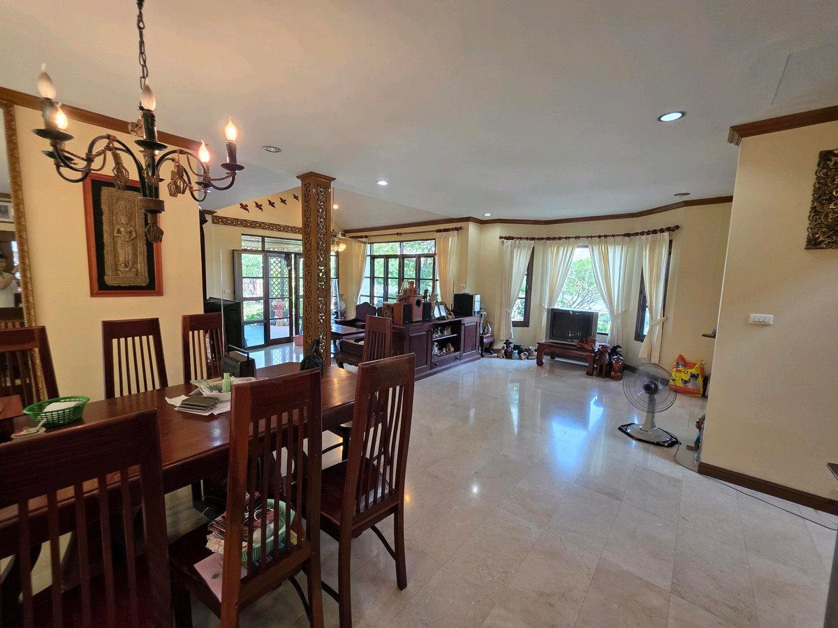 For SaleHouseMin Buri, Romklao : Urgent sale! Single house in Chaiyaphruek 1 Village, Khum Klao Road. Extra large plot