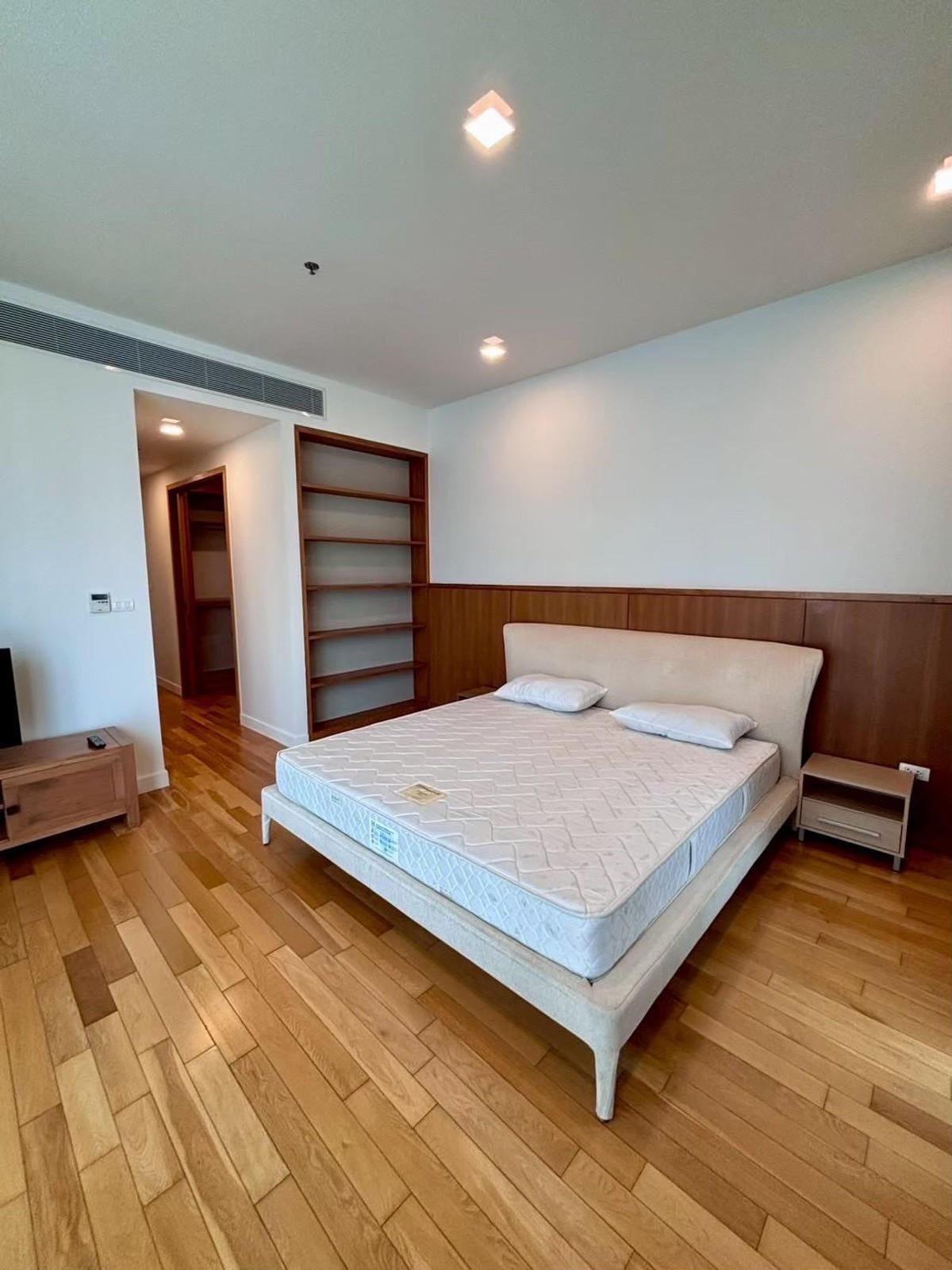 For RentCondoSukhumvit, Asoke, Thonglor : LTH14648 – Condo for Rent | Millennium Residence | 192.95 sqm | 3 Beds 4 Baths | Near BTS Asoke | 120K/Month | Condo for rent Millennium Residence