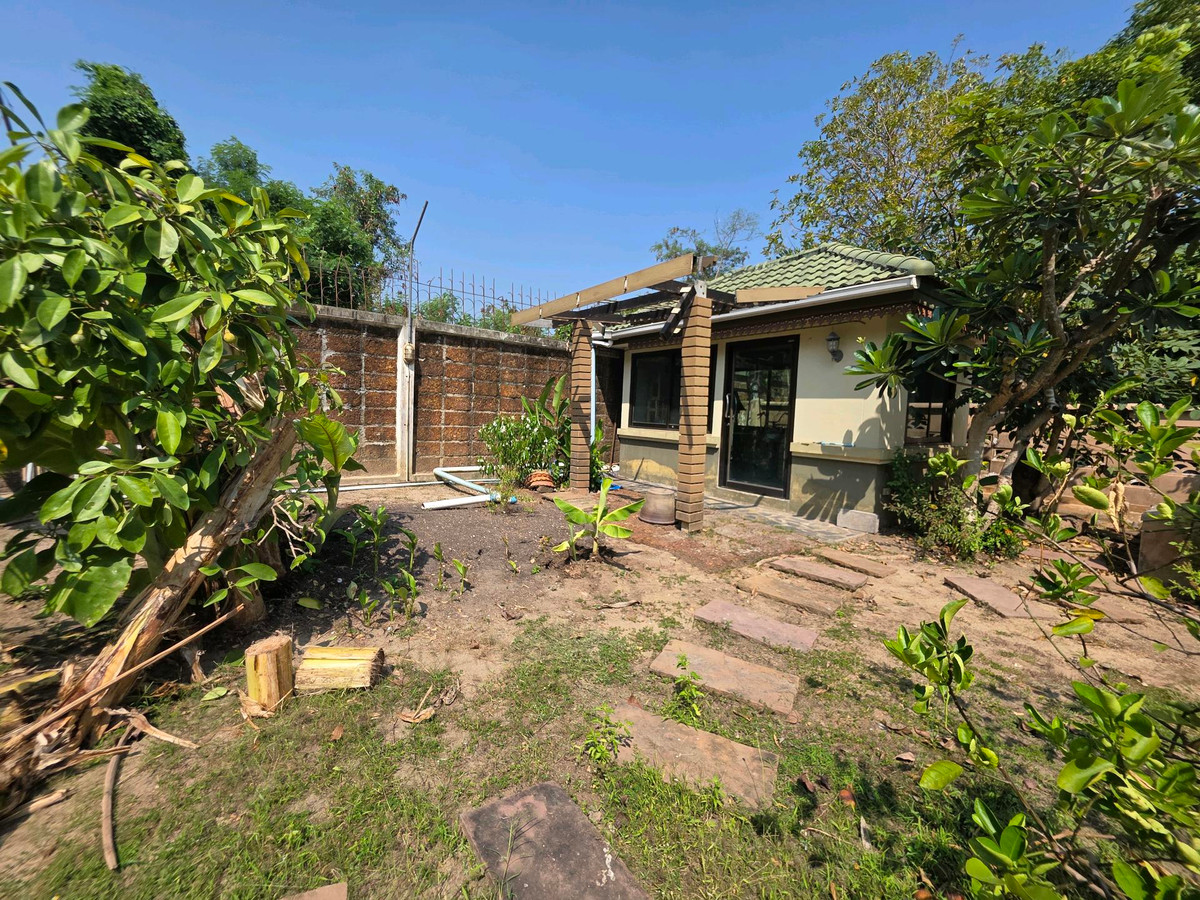 For SaleHouseMin Buri, Romklao : Urgent sale! Single house in Chaiyaphruek 1 Village, Khum Klao Road. Extra large plot