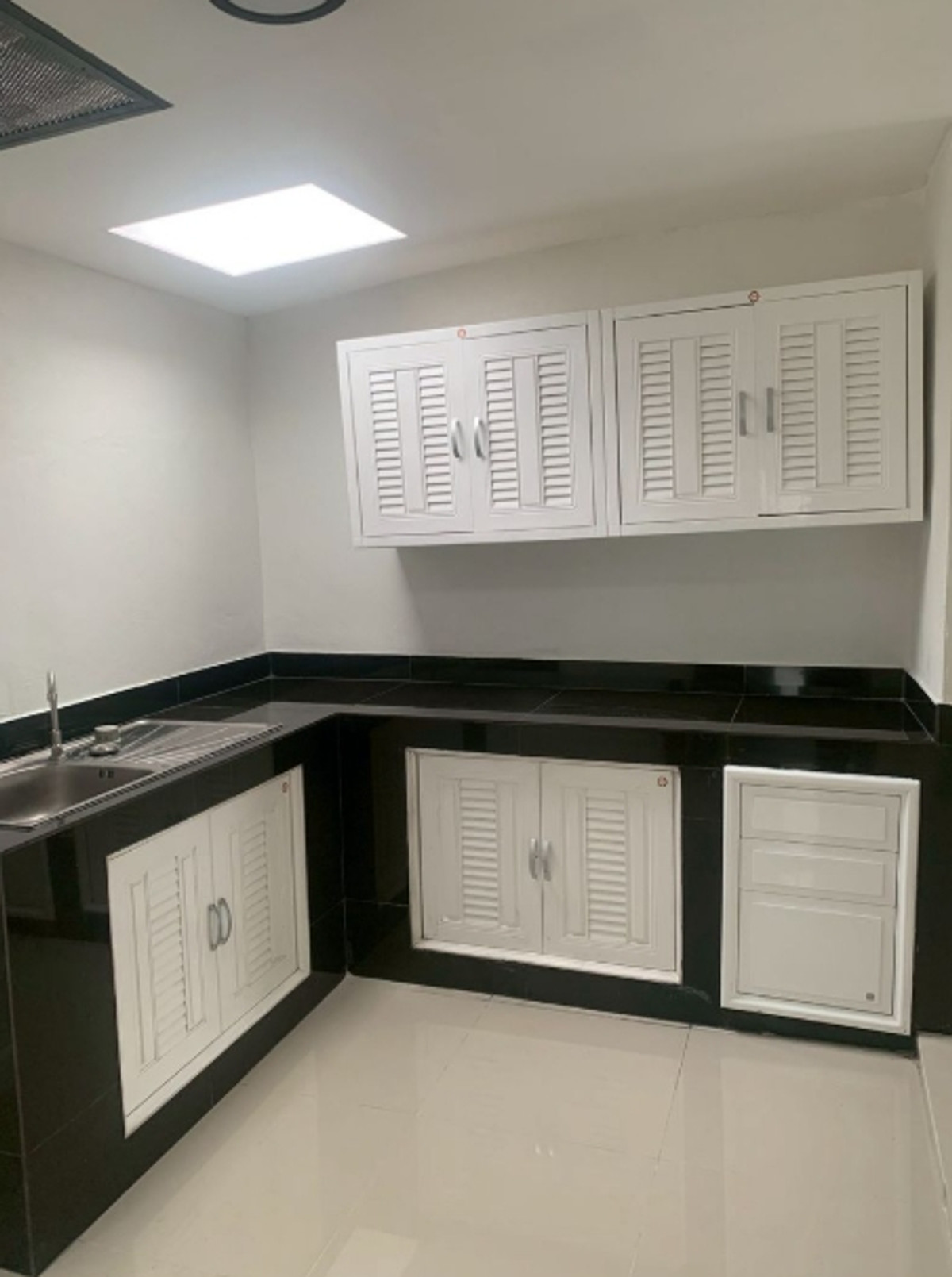 ขายบ้านลาดพร้าว101 แฮปปี้แลนด์ : ขายบ้านเดี่ยว 2 ชั้น เนื้อที่ 53 ตรว. หมู่บ้านโชคชัย คลองจั่น  ถนนนวมินทร์ 81 แยก 3-27 แขวงนวมินทร์ เขตบึงกุ่ม ใกล้ถนนสายหลักหลายสาย เดอะมอลล์ บางกะปิ ตลาดสดอินทารักษ์ มหาวิทยาลัยรามคำแหง ใกล้ นิด้า