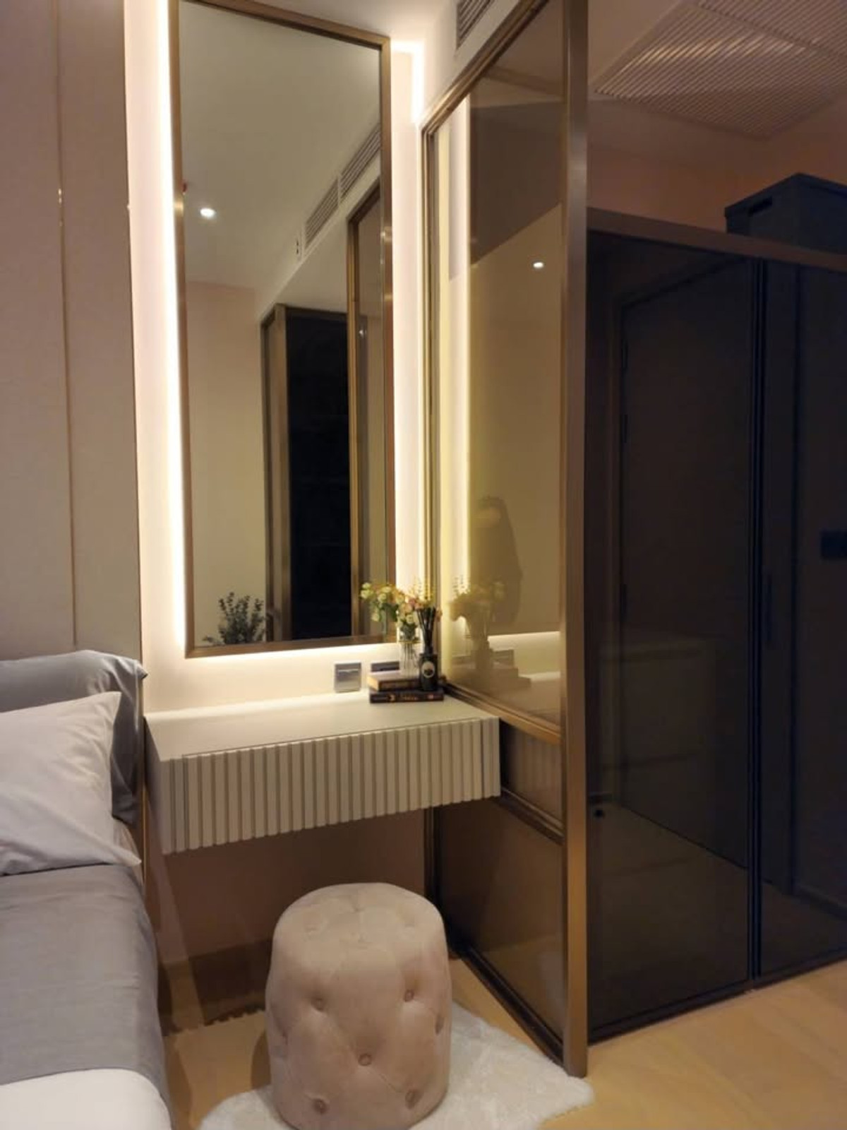 For RentCondoRama9, Petchburi, RCA : RC032126 Condo 2 beds for rent at Ashton Asoke-Rama 9 near MRT Rama 9 and Central Rama 9.