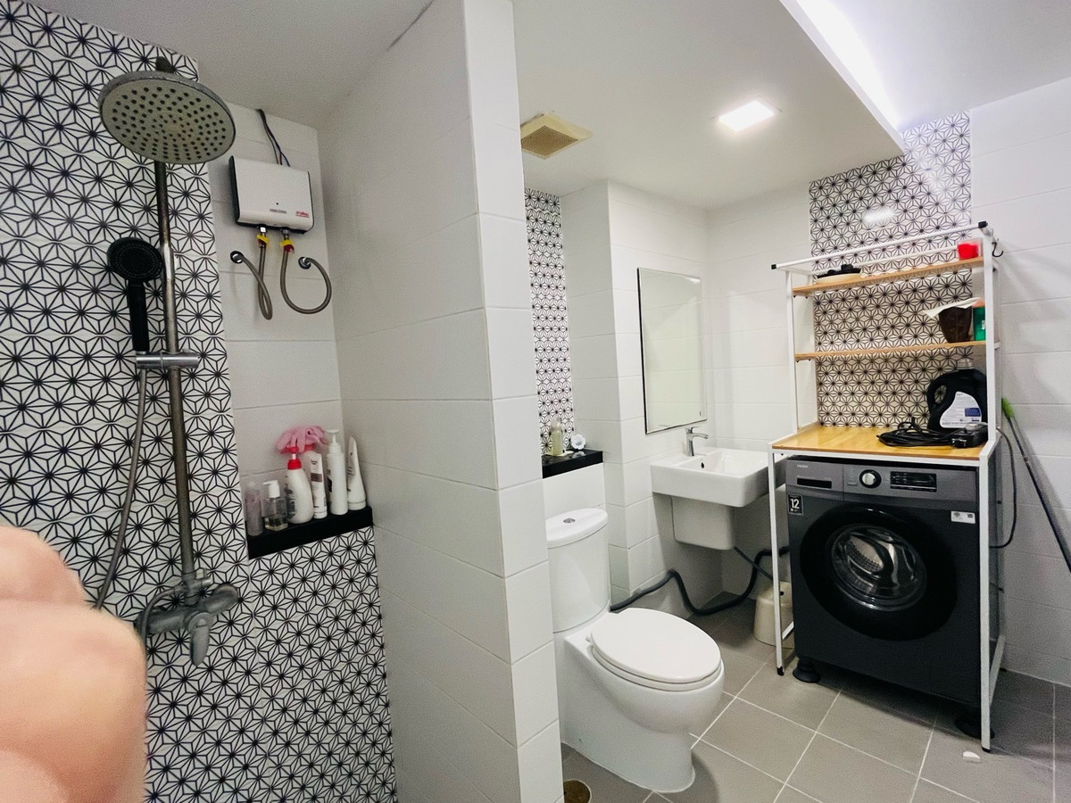 For RentCondoLadprao101, Happy Land, The Mall Bang Kapi : Luxury condo for rent on Lat Phrao Road, near the BTS, 2 bedrooms, 50 square meters, never rented to anyone.