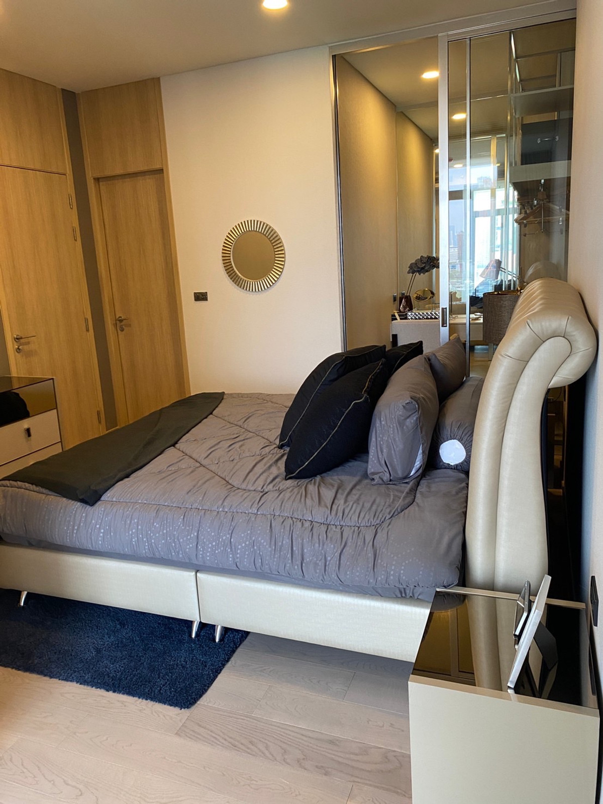 For RentCondoSukhumvit, Asoke, Thonglor : 🏙 For Rent – ​​Siamese Exclusive 42, a luxury condo in the heart of Sukhumvit, near BTS Ekkamai, very convenient to travel.