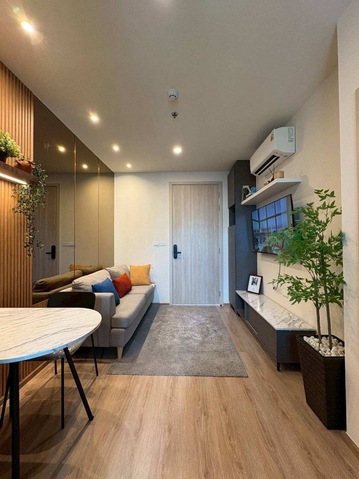 ให้เช่าคอนโดพระราม 9 เพชรบุรีตัดใหม่ RCA :  💥 FOR RENT   :   Nue District R9  Condo   💥  