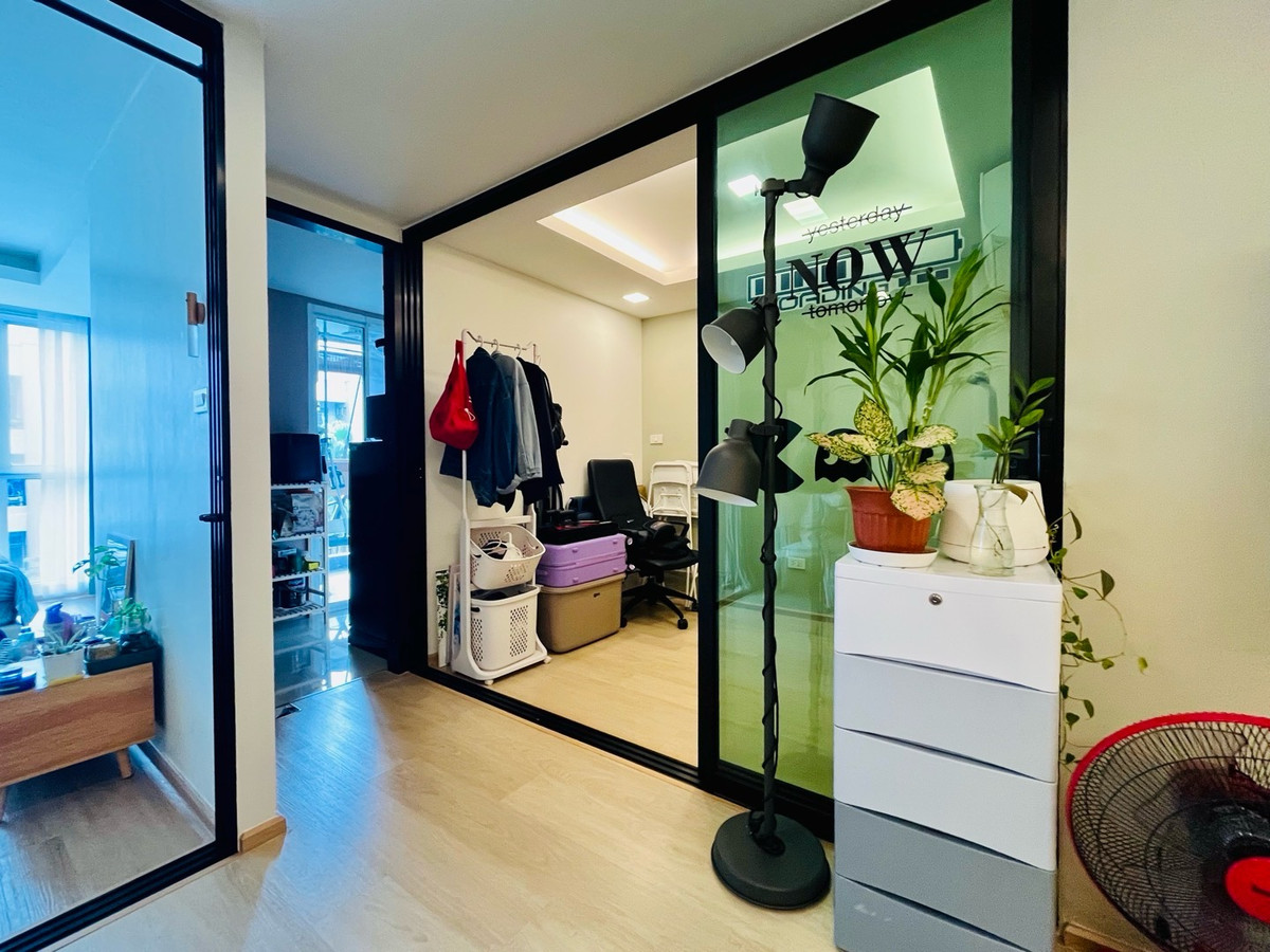 For RentCondoLadprao101, Happy Land, The Mall Bang Kapi : Luxury condo for rent on Lat Phrao Road, near the BTS, 2 bedrooms, 50 square meters, never rented to anyone.