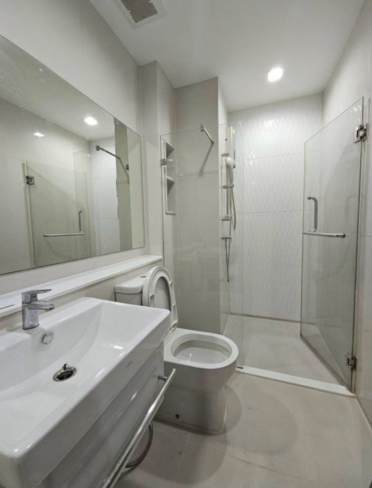 ให้เช่าคอนโดพระราม 9 เพชรบุรีตัดใหม่ RCA : #Z4899💥 090369 🔥ให้เช่าคอนโด Life Asoke - Rama 9