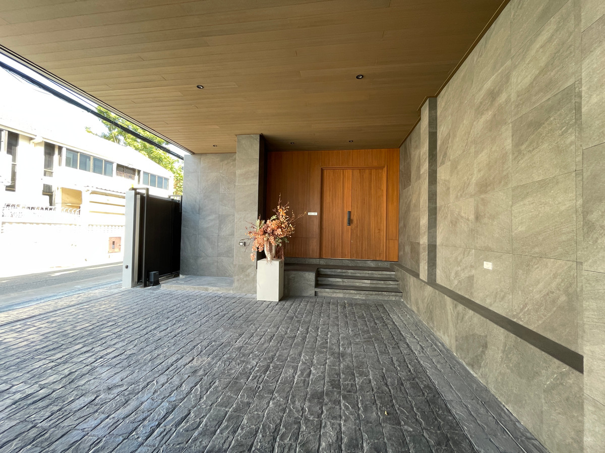 For SaleHouseChokchai 4, Ladprao 71, Ladprao 48, : Super Luxury THIRRA Ladprao detached house for sale – highest level of privacy On a potential location near MRT Phawana