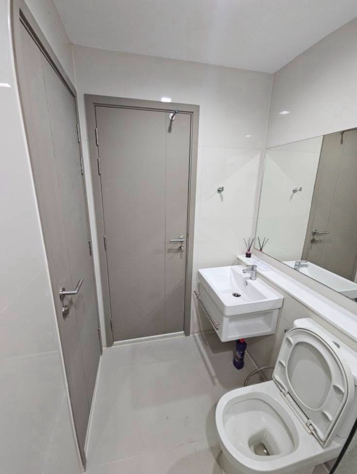 ให้เช่าคอนโดพระราม 9 เพชรบุรีตัดใหม่ RCA : #Z4899💥 090369 🔥ให้เช่าคอนโด Life Asoke - Rama 9