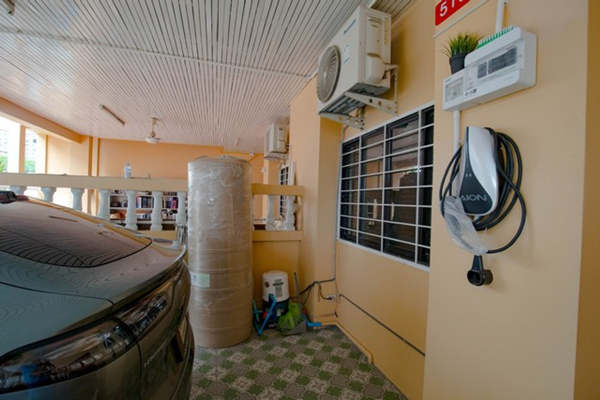 For RentTownhomePattanakan, Srinakarin : HR3284 Warathorn Ville Phatthanakan 44, 4-story house for rent, lots of space, convenient parking, near the expressway and Triam Udom Phatthanakan.