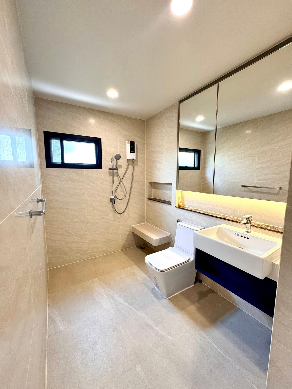 ให้เช่าบ้านลาดกระบัง สุวรรณภูมิ : 🔥For Rent!! ready to move-in 4b5b 100k - Setthasiri Bangna-Suvarnabhumi 📞Call 090 919 9898