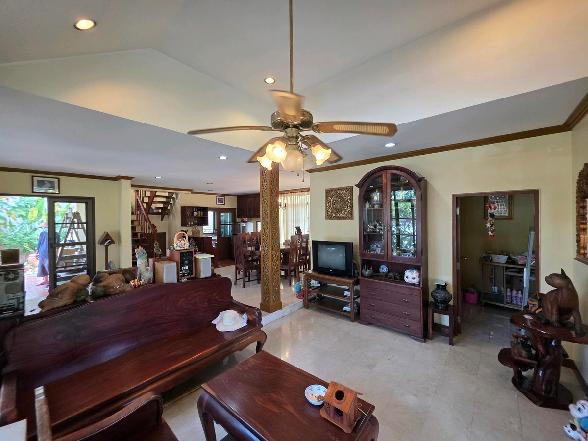 For SaleHouseMin Buri, Romklao : Urgent sale! Single house in Chaiyaphruek 1 Village, Khum Klao Road. Extra large plot