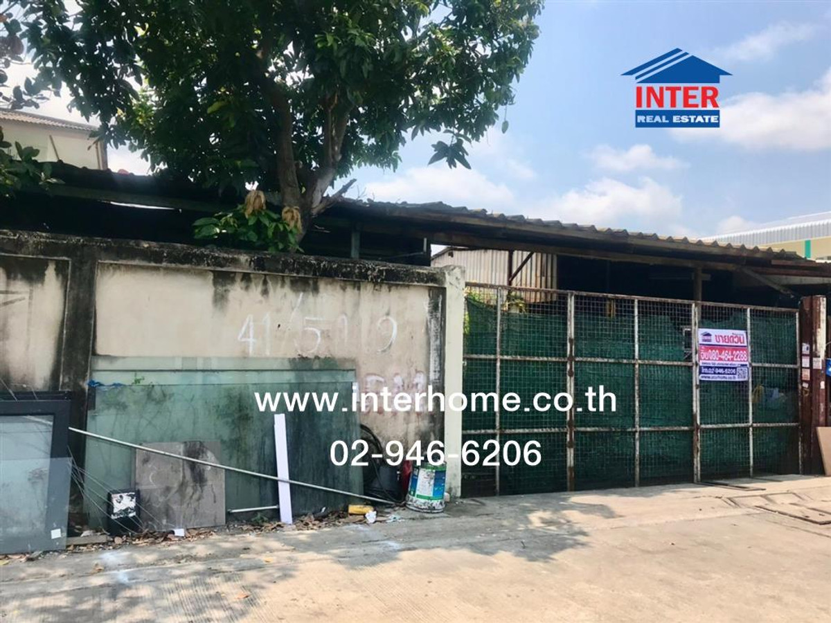 For SaleLandLadkrabang, Suwannaphum Airport : Land plus house 115 sq m. Land plus house Entrance to Soi Lat Krabang 14/1 (Soi Racha 1), Lat Krabang Road, Lat Krabang Road 14/1, Bang Phli, Samut Prakan.