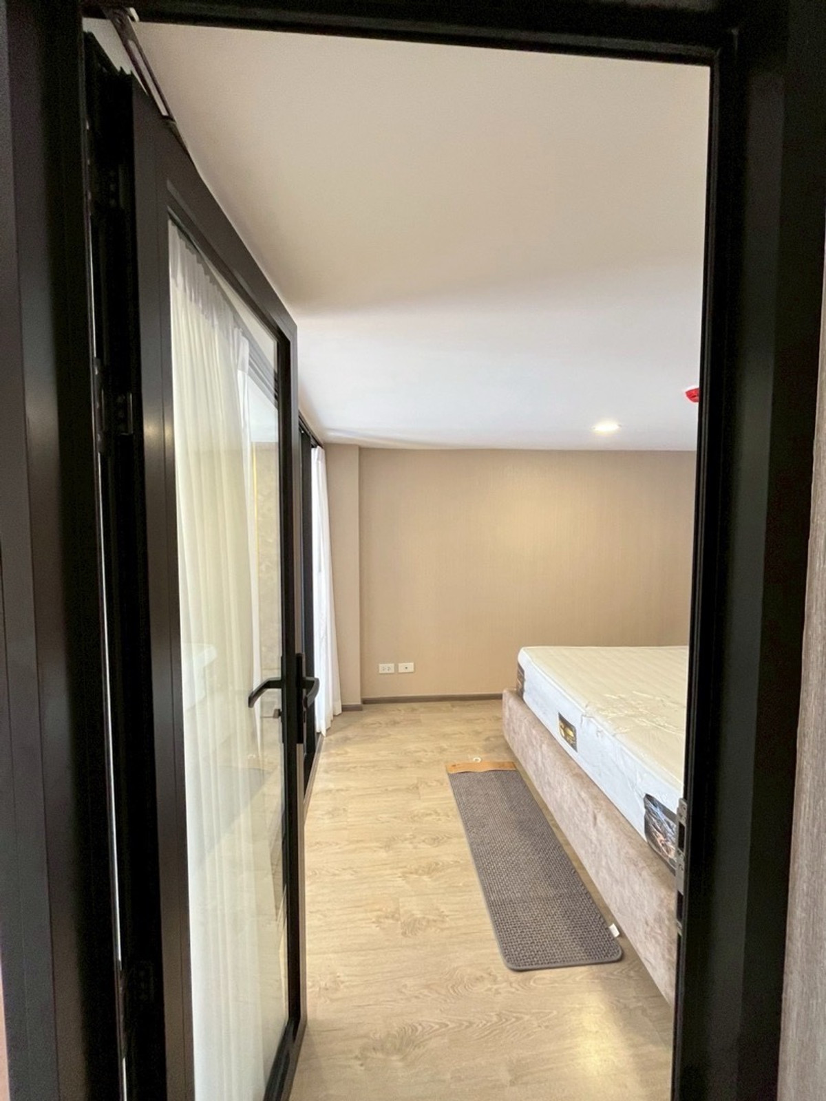 For RentCondoRatchadapisek, Huaikwang, Suttisan : ⭐️SOHO BANGKOK⭐️ Duo Duplex 38sq.m 28k Contact Us🌈