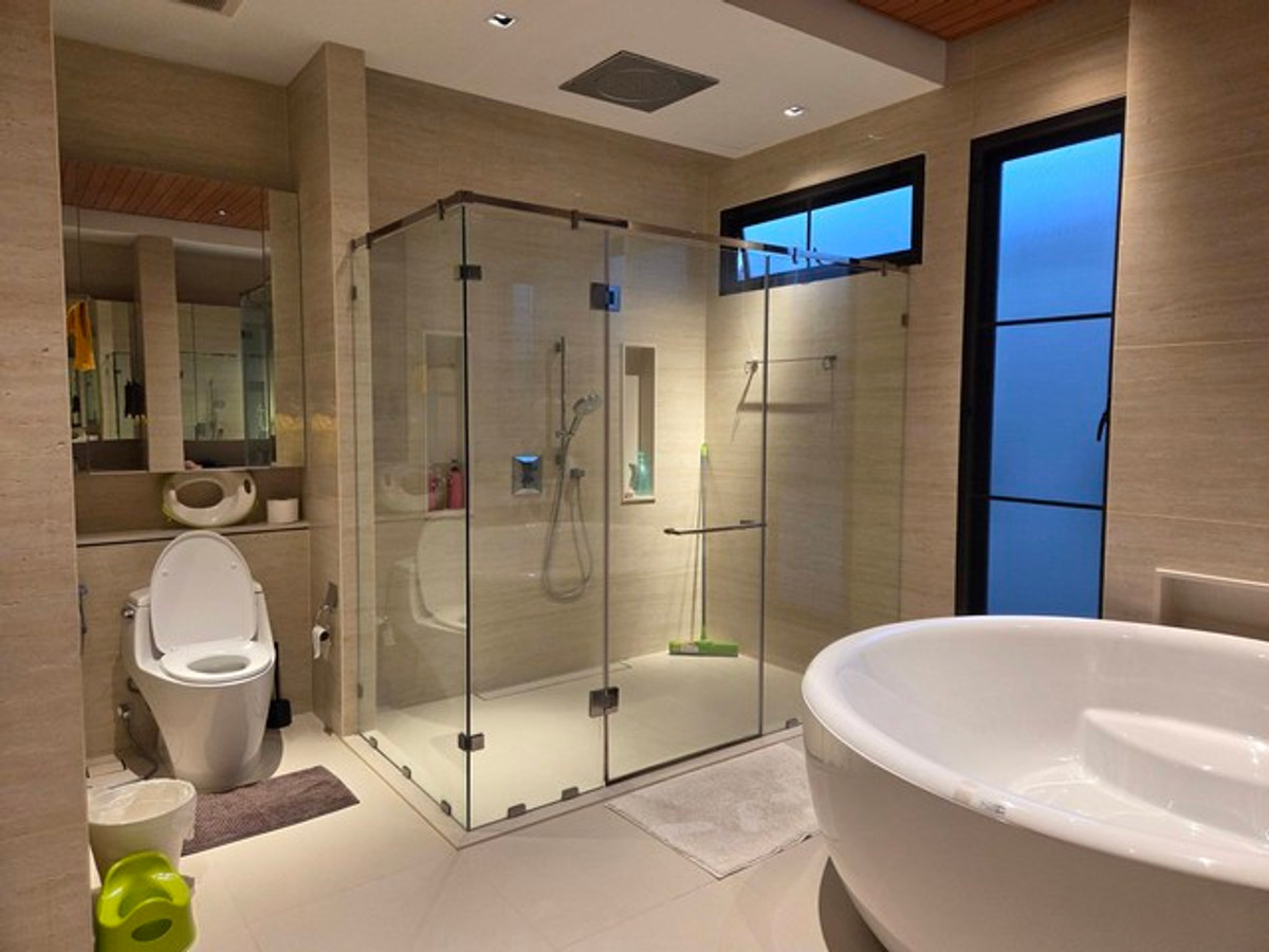 For RentHouseBangna, Bearing, Lasalle : HR3281 Luxury detached house for rent, Evergreen Bangna Km. 5, area 610 sq m., near ICS International School and Patana.