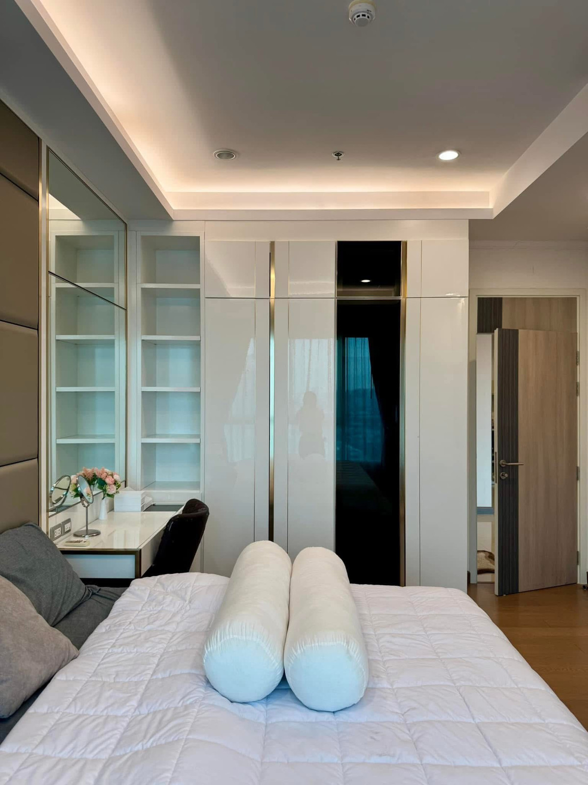 ขายคอนโดราชเทวี พญาไท : ขายด่วน ✨ Supalai Elite Phayathai ✨ ห้องมุมพิเศษ เฟอร์นิเจอร์ และ เครื่องใช้ไฟฟ้าครบ ใกล้ BTS สยาม