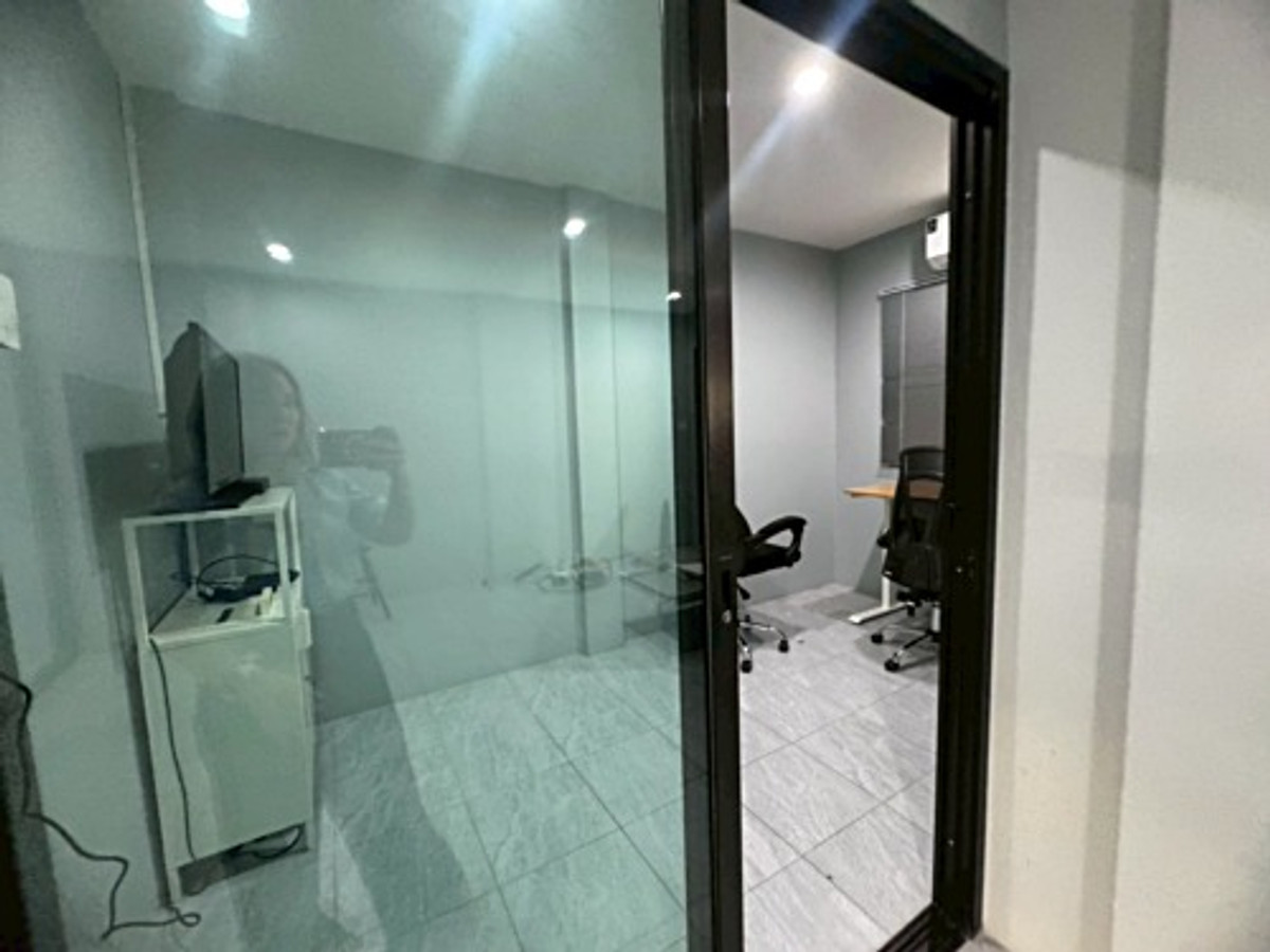 For RentTownhomeSamut Prakan,Samrong : Townhouse for rent, Soi Sukhumvit 72, prime location! Near BTS Bearing, only 450 meters! (N.2022)