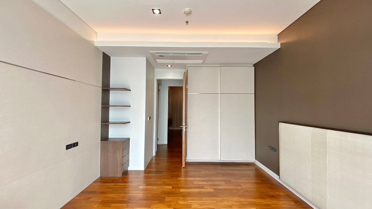 For RentCondoSukhumvit, Asoke, Thonglor : Condo for rent Domus 18, 3 bedrooms, 250 sq m, Sukhumvit-Asoke area, near BTS Asoke.