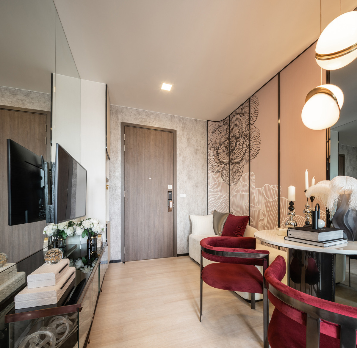 For SaleCondoSapankwai,Jatujak : ✨ Modern Living near the garden, new condo with special promotions Get a discount of up to 1 million baht, starting at just 3.66 million baht.