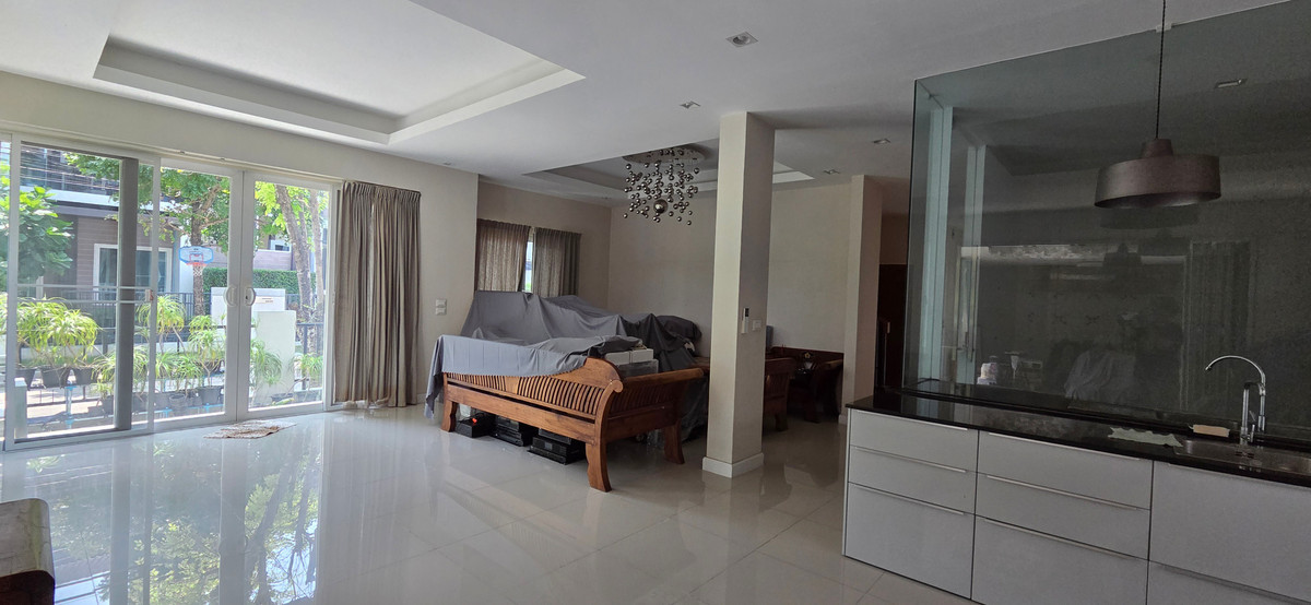 ขายบ้านบางนา แบริ่ง ลาซาล : บ้านเดี่ยวหลังมุม พื้นที่ใหญ่ ใกล้ Mega Bangna เพียง 1 กม. เหมาะกับครอบครัวที่ต้องการบ้านกว้าง ทำเลดี ใกล้โรงเรียนนานาชาติและทางด่วน เดินทางสะดวก