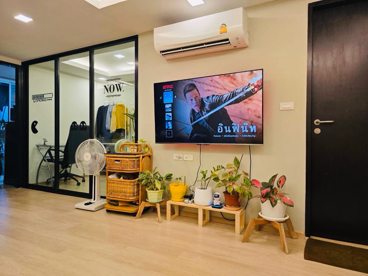 For RentCondoLadprao101, Happy Land, The Mall Bang Kapi : Luxury condo for rent on Lat Phrao Road, near the BTS, 2 bedrooms, 50 square meters, never rented to anyone.