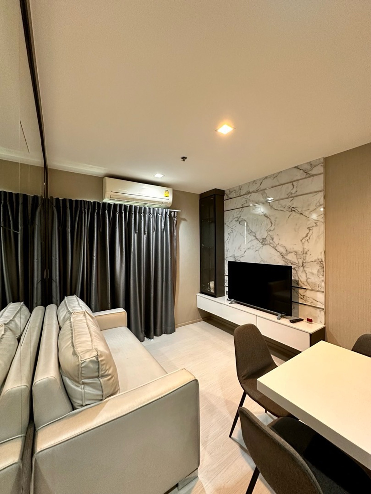 For SaleCondoSukhumvit, Asoke, Thonglor : Built-in, fully decorated, ready to move in. Not hot in the afternoon sun, beautiful view, 149,000 per sq m.