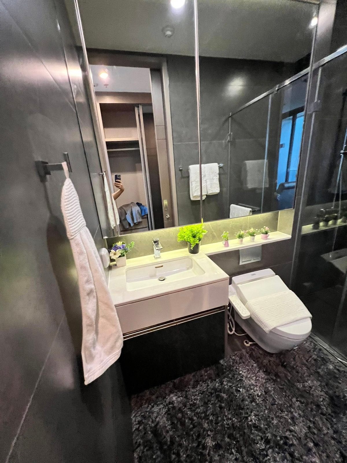 ให้เช่าคอนโดพระราม 9 เพชรบุรีตัดใหม่ RCA : ปล่อยเช่า ดิ แอส แอท สิงห์ คอมเพล็กซ์ แต่งเฟอร์ครบ พร้อมเข้าอยู่!