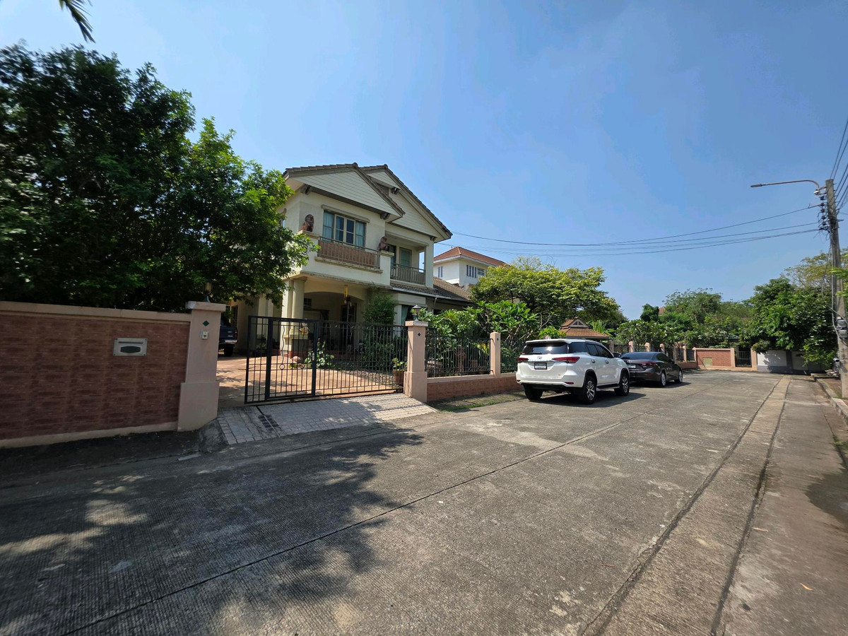 For SaleHouseMin Buri, Romklao : Urgent sale! Single house in Chaiyaphruek 1 Village, Khum Klao Road. Extra large plot