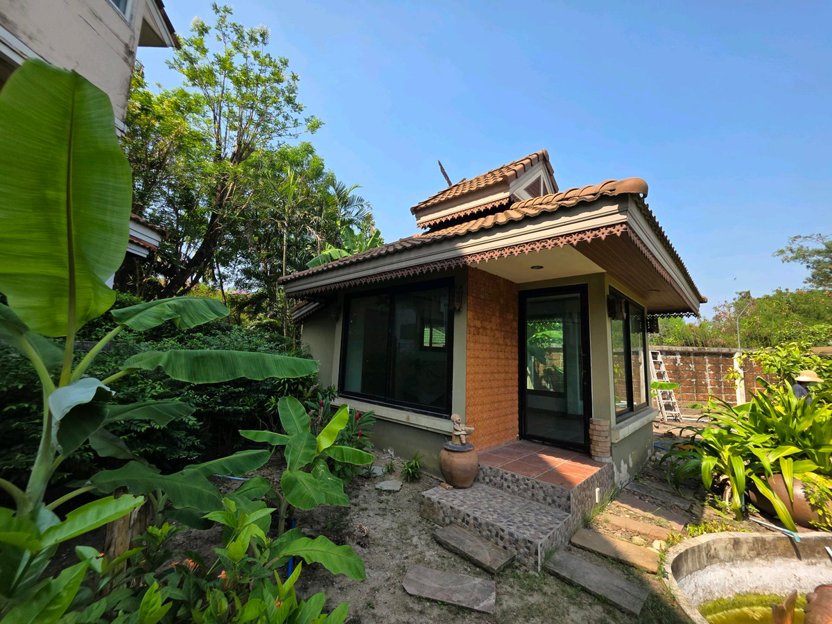 For SaleHouseMin Buri, Romklao : Urgent sale! Single house in Chaiyaphruek 1 Village, Khum Klao Road. Extra large plot