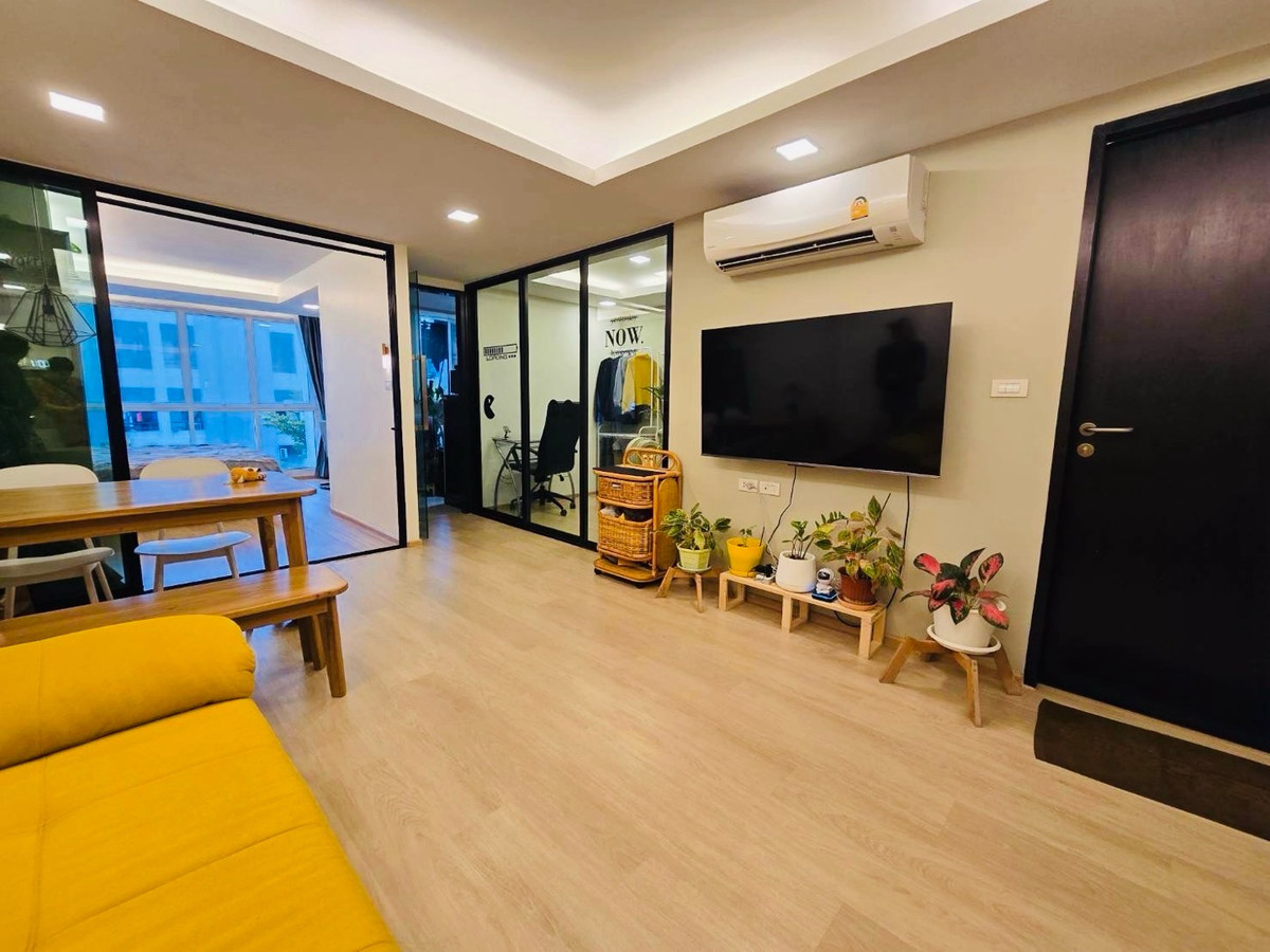 For RentCondoLadprao101, Happy Land, The Mall Bang Kapi : Luxury condo for rent on Lat Phrao Road, near the BTS, 2 bedrooms, 50 square meters, never rented to anyone.