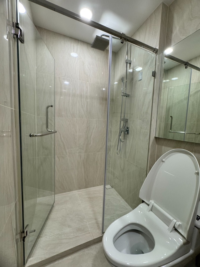 For RentCondoSukhumvit, Asoke, Thonglor : 🔥For Rent Now🔥 Chewathai Residence Thonglor, a brand new condo in the heart of the city. Never been rented before. Fully furnished with furniture and appliances, ready to move in ❗