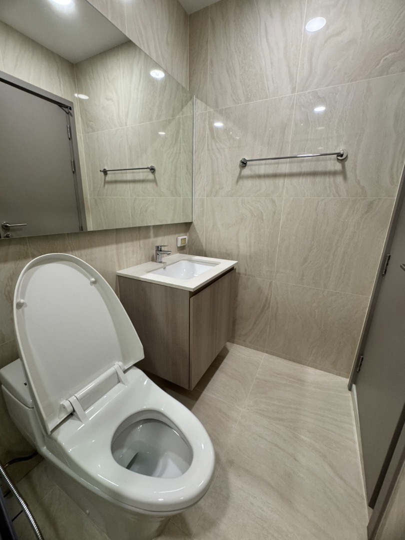 For RentCondoSukhumvit, Asoke, Thonglor : 🔥For Rent Now🔥 Chewathai Residence Thonglor, a brand new condo in the heart of the city. Never been rented before. Fully furnished with furniture and appliances, ready to move in ❗