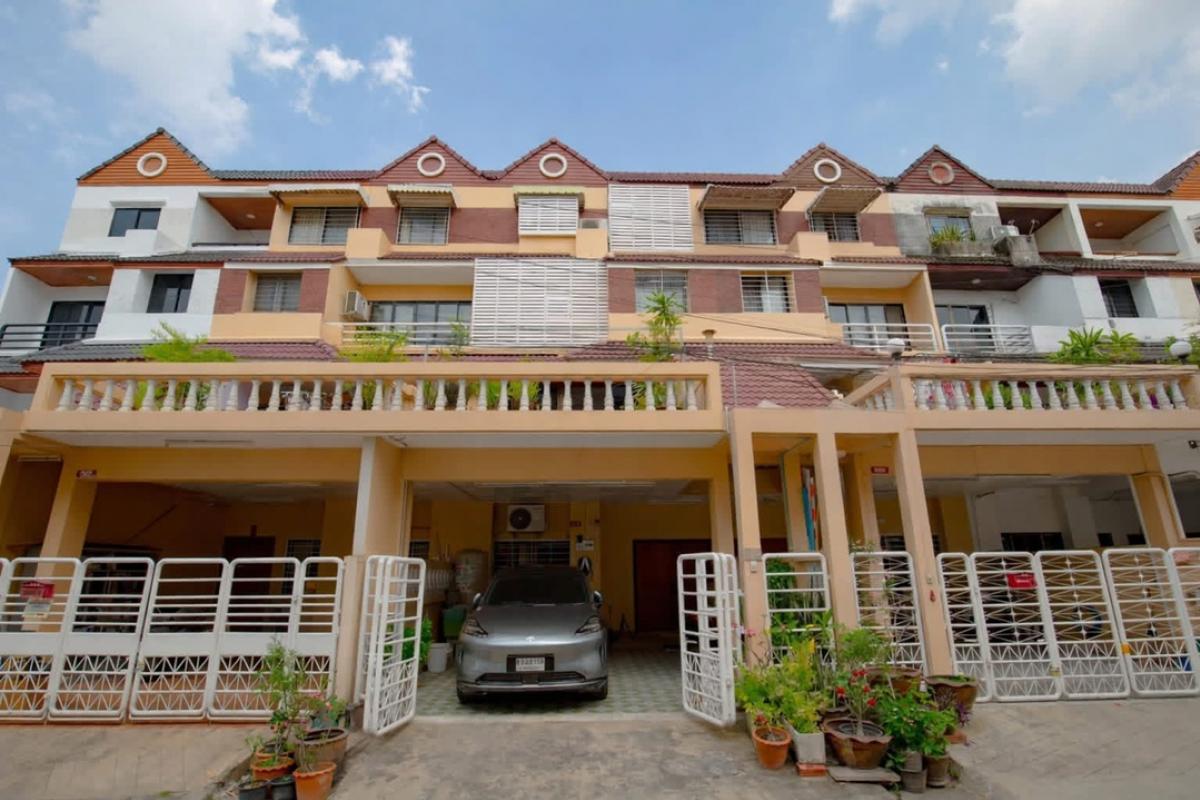 For RentTownhomePattanakan, Srinakarin : For rent, 4 floors, Phatthanakan 44, 31.5 sq m., 300 sq m., 5 bedrooms, 5 bathrooms.