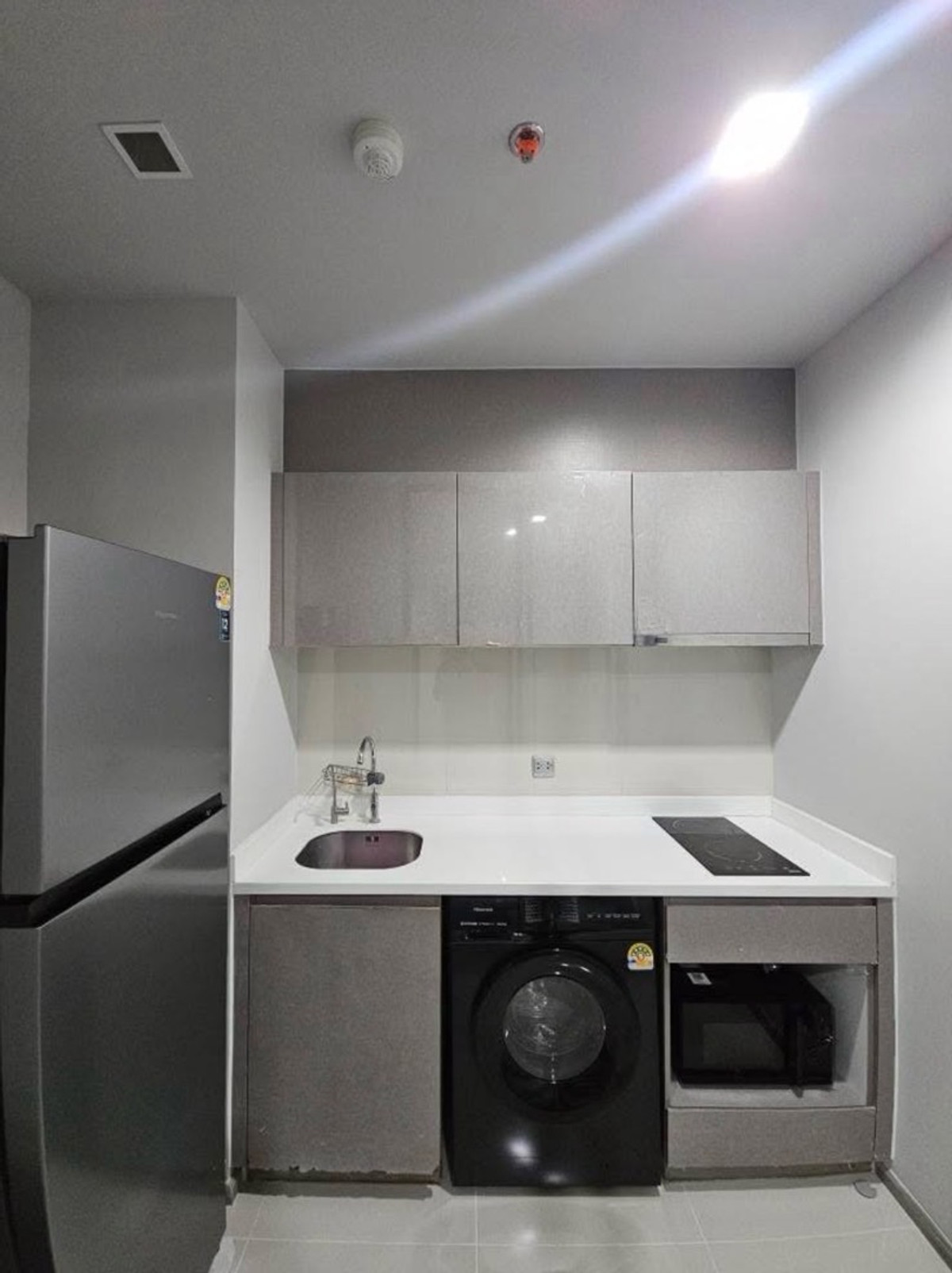 ให้เช่าคอนโดพระราม 9 เพชรบุรีตัดใหม่ RCA : #Z4899💥 090369 🔥ให้เช่าคอนโด Life Asoke - Rama 9